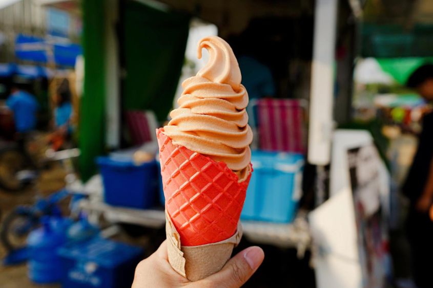 Ice Cream Truck Serve in Chicago